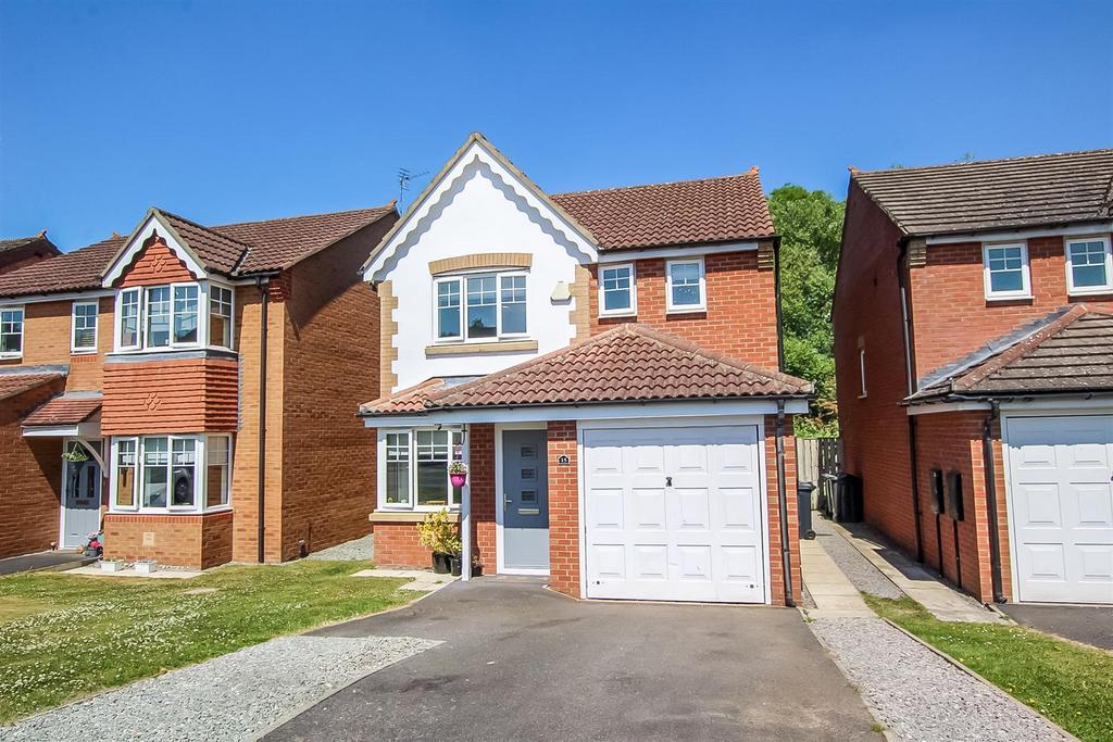 Farnham Drive, Darlington 3 bed detached house for sale £230,000