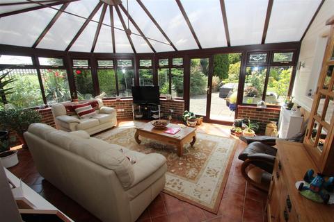 Sunrise, New Rides Farm, 820 Leysdown Road, Eastchurch, Sheerness, ME12 4DD