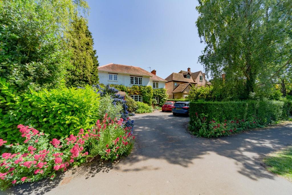 Stoughton Road, Oadby, Leicestershire 4 bed detached house for sale £