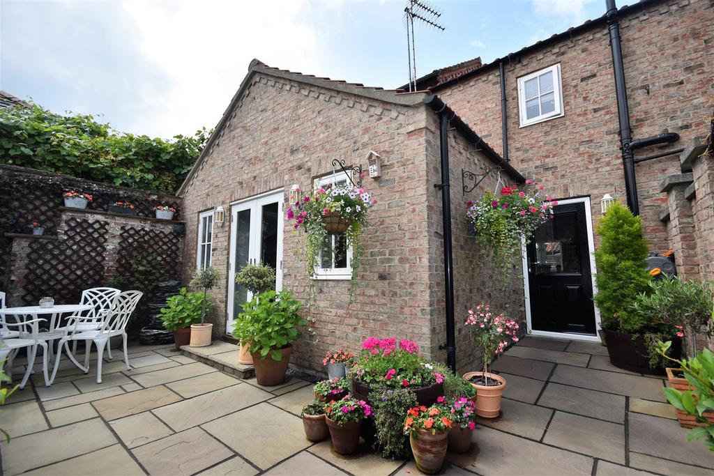 Creykes Court, Rawcliffe, Goole 3 bed terraced house for sale £225,000