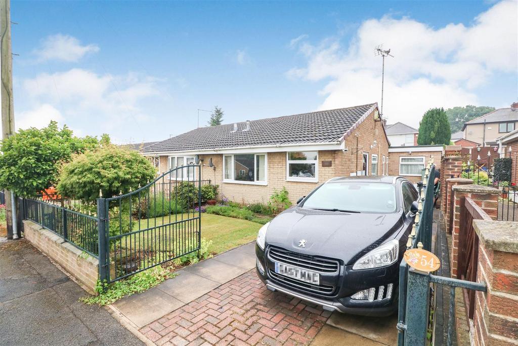 Priestley Avenue, Darton, Barnsley 2 bed semidetached bungalow for