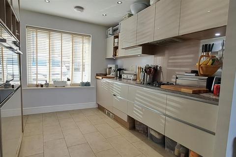 10 Cygnet Drive, Mexborough, S64 0FG
