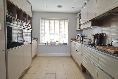 10 Cygnet Drive, Mexborough, S64 0FG