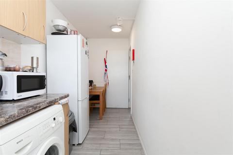 2 bedroom flat for sale, Withy House, Globe Road, London