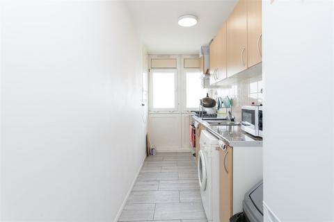 2 bedroom flat for sale, Withy House, Globe Road, London