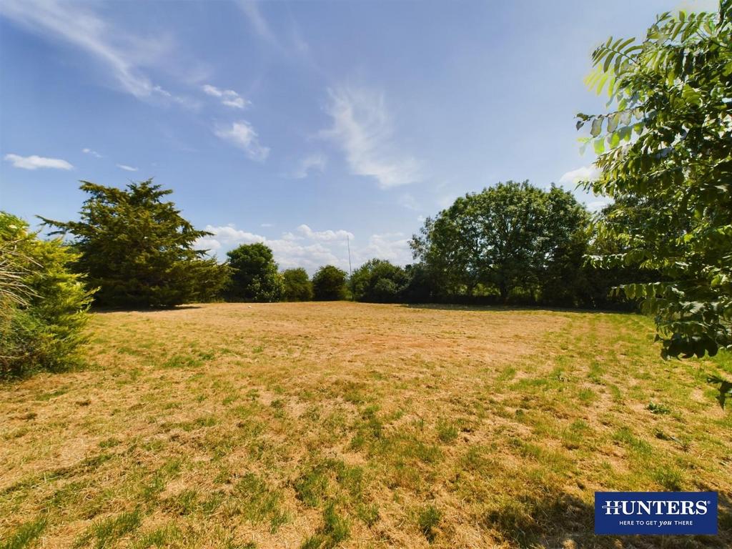 External - Gardens/Paddock