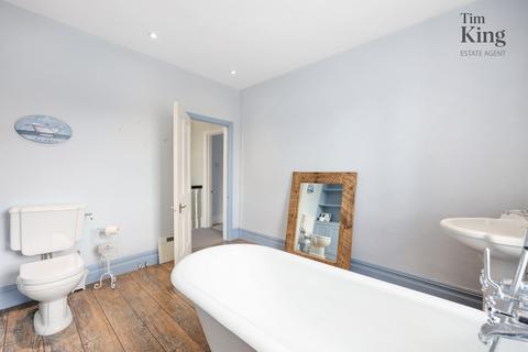 7 Farnley Road, London, E4 7AD
