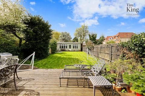 7 Farnley Road, London, E4 7AD