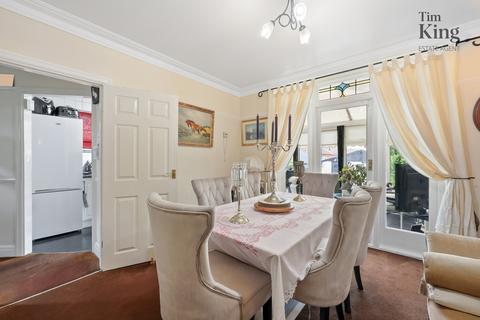 20 Heriot Avenue, London, E4 8AP