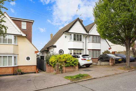 20 Heriot Avenue, London, E4 8AP