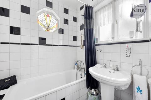 20 Heriot Avenue, London, E4 8AP