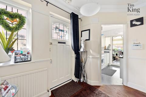 20 Heriot Avenue, London, E4 8AP