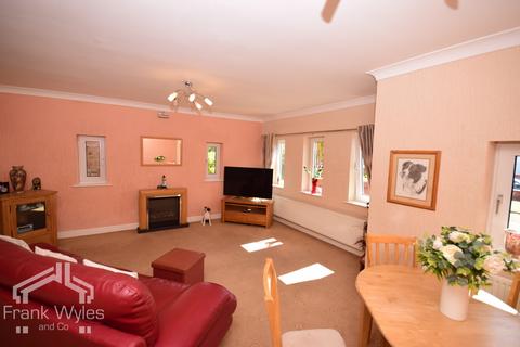 2 bedroom flat for sale, Clifton Drive North,  , LYTHAM ST ANNES, Lancashire