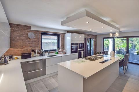 4 bedroom detached house for sale, Stockswell Road, Widnes