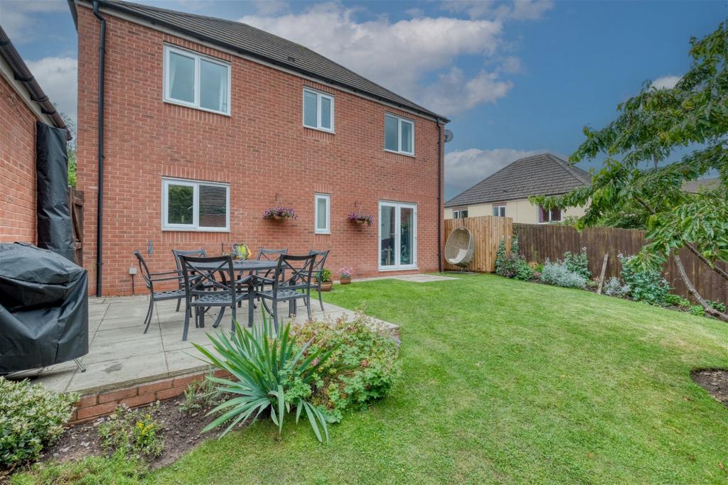 Dixon Close, Enfield, Redditch B97 6AD 4 bed detached house for sale
