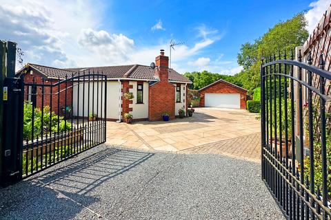 Friday Lane, Barston, B92 2 bed detached bungalow for sale - £525,000