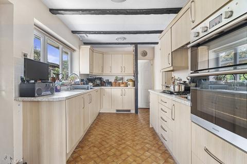 16 Brook Close, Sarisbury Green, Southampton, SO31 7DW