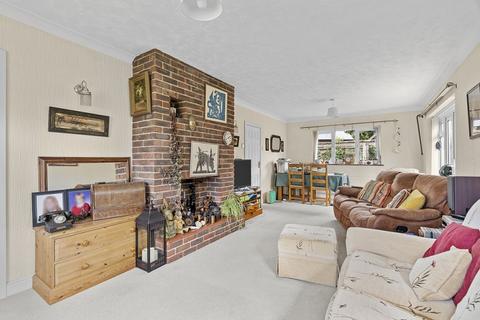 16 Brook Close, Sarisbury Green, Southampton, SO31 7DW