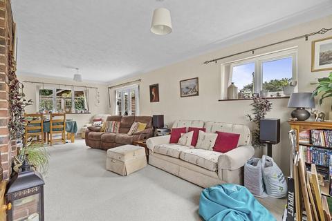 16 Brook Close, Sarisbury Green, Southampton, SO31 7DW