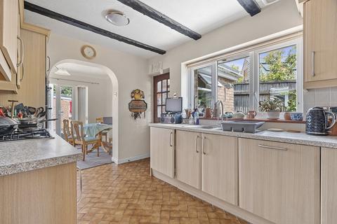 16 Brook Close, Sarisbury Green, Southampton, SO31 7DW
