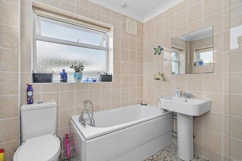16 Brook Close, Sarisbury Green, Southampton, SO31 7DW