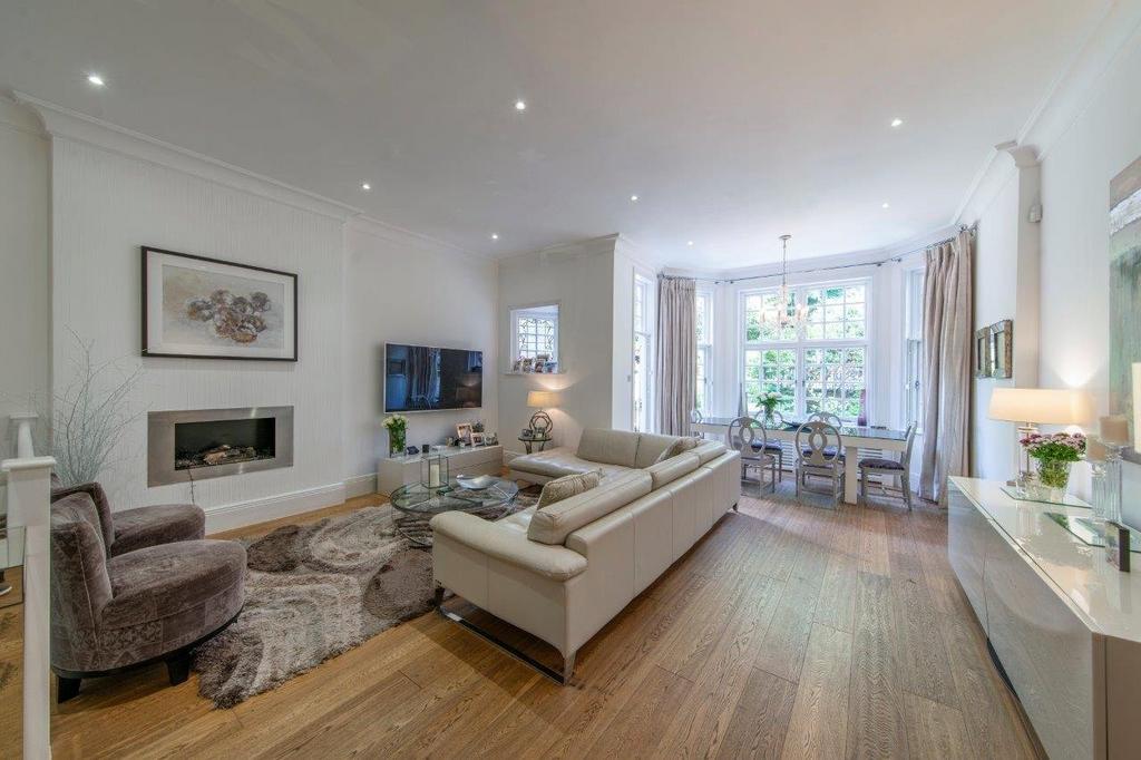 Bracknell Gardens, Hampstead, London, NW3 3 bed duplex for sale £