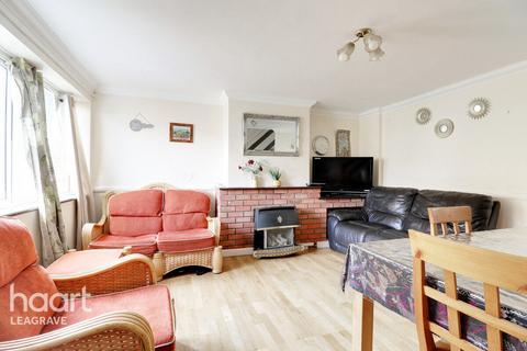 3 bedroom terraced house for sale, Boxted Close, Luton