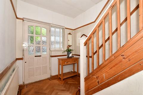 27 Gomshall Avenue, Wallington, SM6 8NY