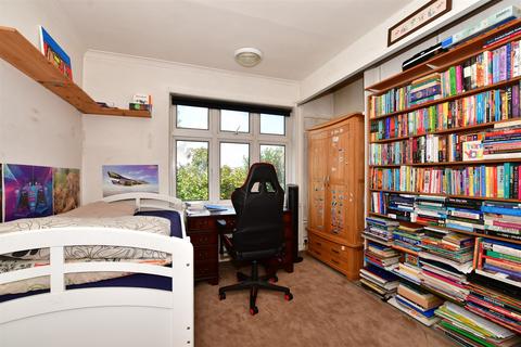 27 Gomshall Avenue, Wallington, SM6 8NY