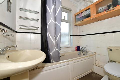 27 Gomshall Avenue, Wallington, SM6 8NY
