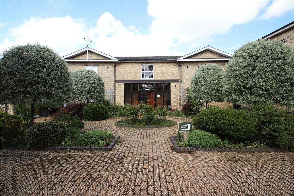 Station Road, Earls Colne... 2 bed apartment £800 pcm (£185 pw)