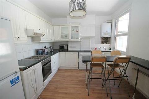 3 bedroom flat to rent, Chandos Road, Willesden Green