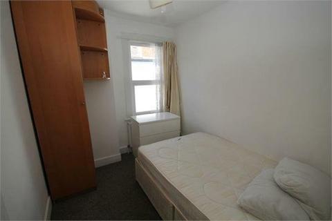 3 bedroom flat to rent, Chandos Road, Willesden Green