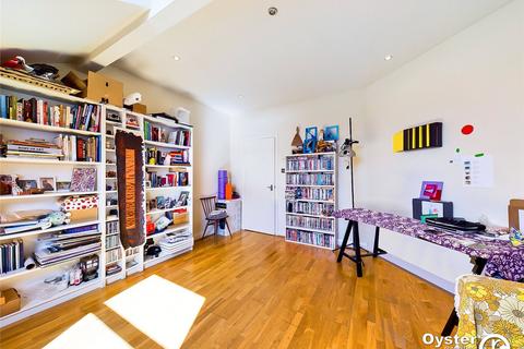 1 bedroom flat for sale, Northern Star House, 130 High Road, N11