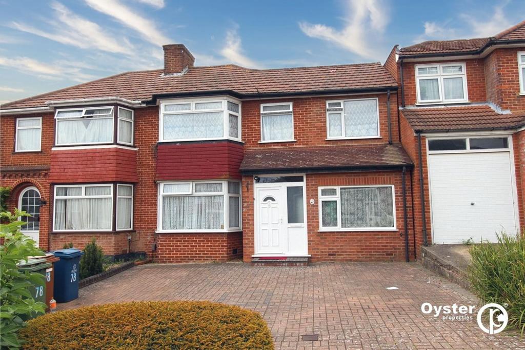 Coledale Drive, Stanmore, HA7 5 bed semidetached house £2,500 pcm (£