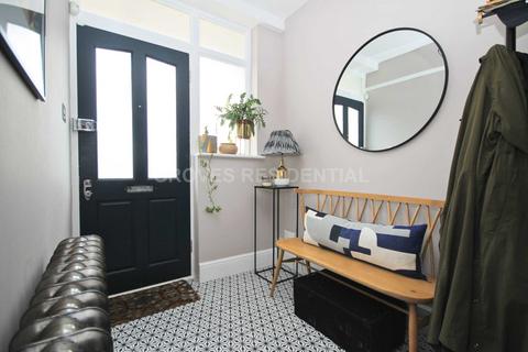 4 bedroom terraced house to rent, Westway, London