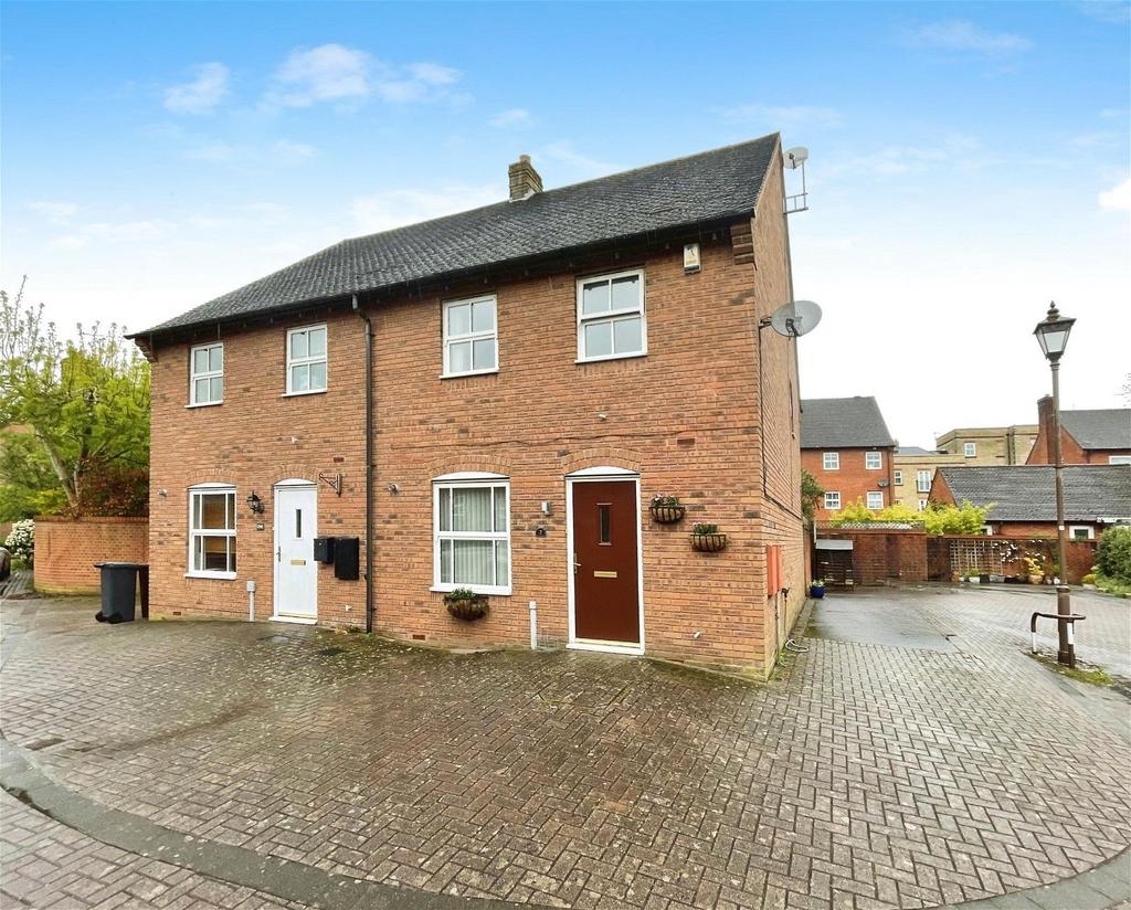 Packmores, Dickens Heath, Solihull, B90 1SX 3 bed semidetached house