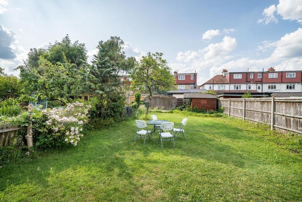 West Barnes Lane, New Malden 3 bed semidetached house for sale £850,000