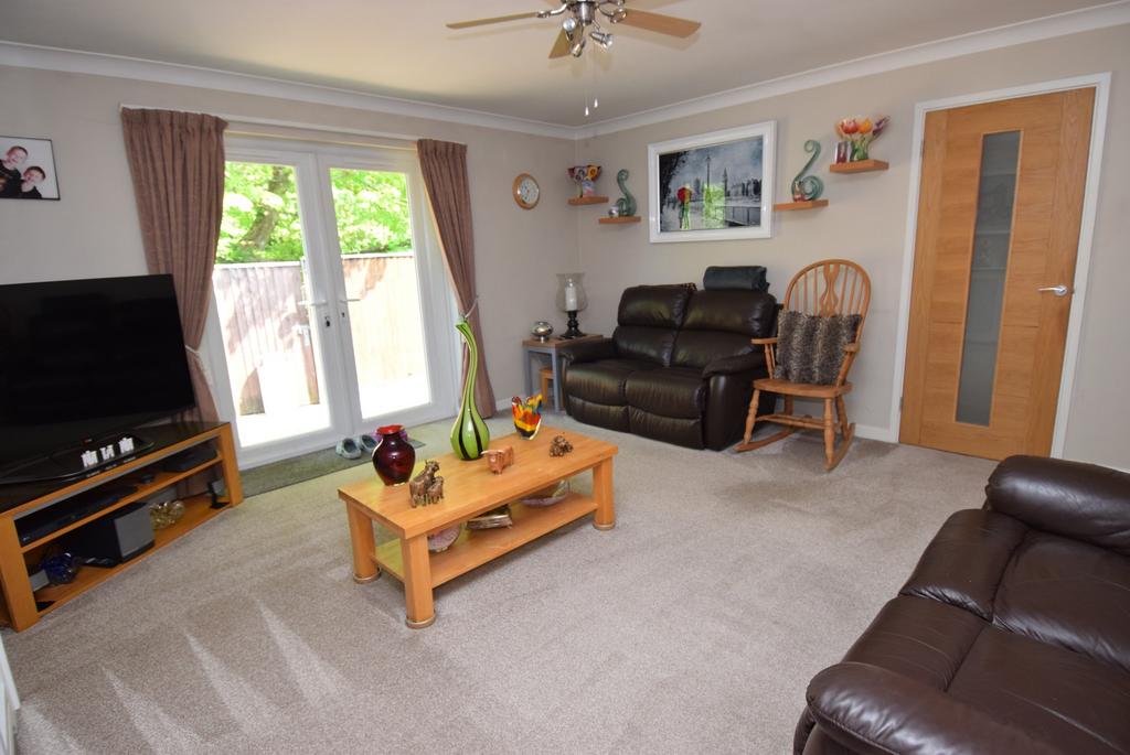 London Road, Amesbury, SP4 7DX 3 bed detached bungalow for sale £385,000