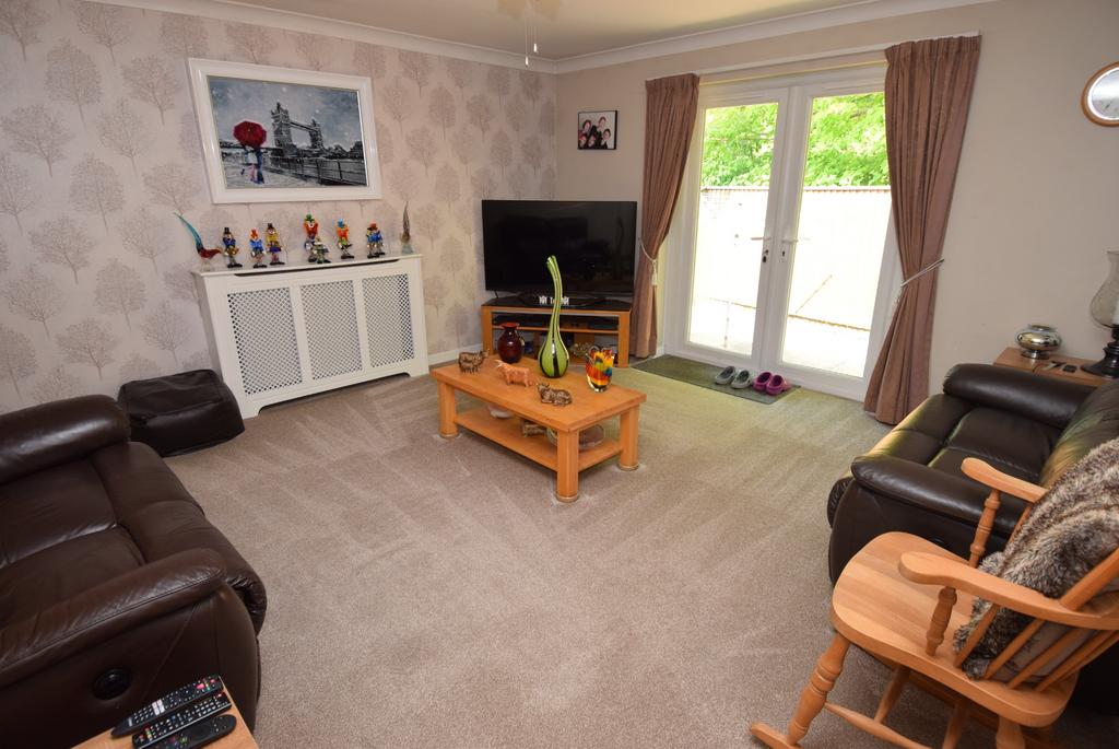 London Road, Amesbury, SP4 7DX 3 bed detached bungalow for sale £385,000