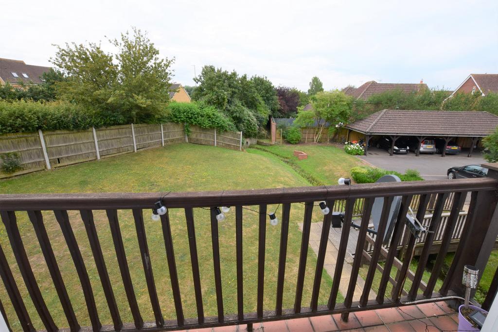 Galloway Drive, Ashford, Kent, TN25 2 bed apartment £200,000