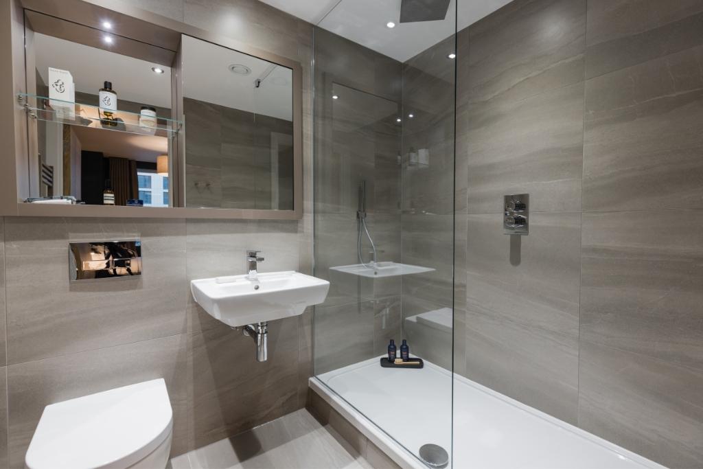 Bathroom 2 10.jpg