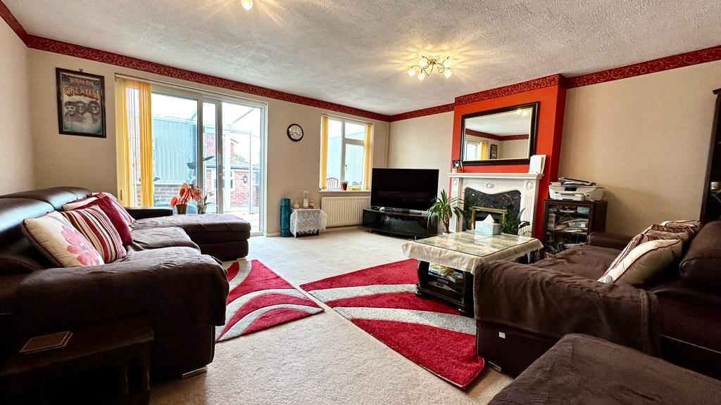 William Bristow Road, Cheylesmore, Coventry, CV3 3 bed semidetached