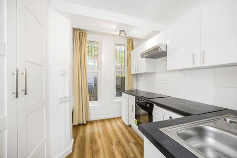 Studio to rent, Fitzjohns Ave NW3