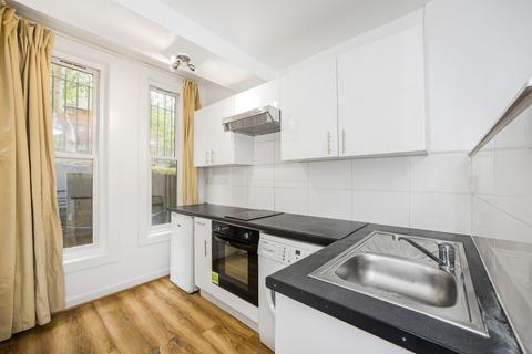 Studio to rent, Fitzjohns Ave NW3