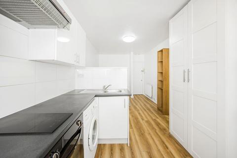 Studio to rent, Fitzjohns Ave NW3