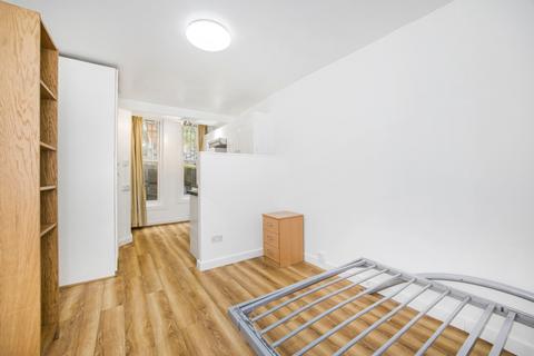 Studio to rent, Fitzjohns Ave NW3