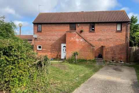 2 bedroom maisonette to rent, Lowndes Grove, Shenley Church End