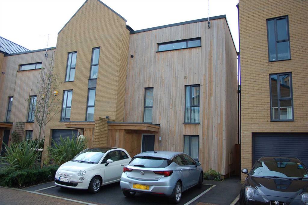 Firepool Crescent, Taunton TA1 3 bed semidetached house £335,000