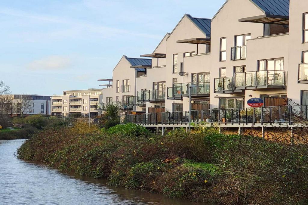 Firepool View, Taunton TA1 3 bed link detached house £365,000